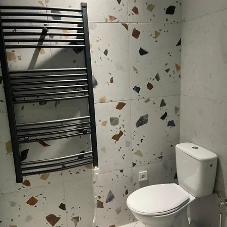 Mirror * بودابست