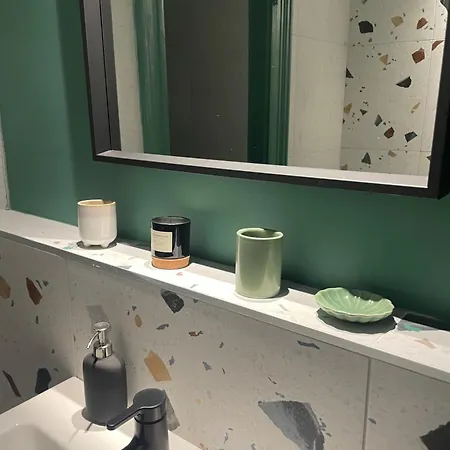 Διαμέρισμα Mirror *
